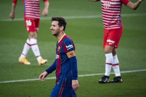 Kulisy rozstania Leo Messiego z FC Barceloną. Inny klub już rozmawia z gwiazdorem. "Docenia szczerość Laporty"
