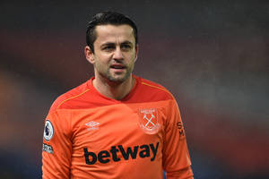 West Ham w Lidze Europy, Arsenal poza pucharami! Grali Fabiański, Bednarek i Moder [WIDEO]