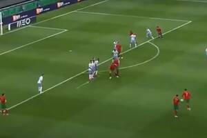 Cristiano Ronaldo obiektem kpin po fatalnym rzucie wolnym. "Wysłał piłkę w stratosferę" [WIDEO]