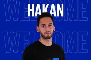 Wielka zdrada stała się faktem. Hakan Calhanoglu dołączył do Interu