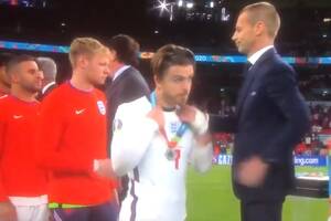 Burza po zachowaniu Anglików podczas ceremonii. "Obrzydliwe. Rzucam klątwę, oby nigdy nie wygrali!" [WIDEO]