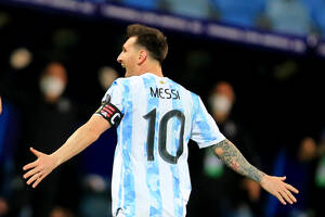 Twitter komentuje transfer Leo Messiego do PSG. "Zobaczcie, jak tam cyferki wariują"