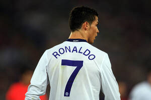 Cristiano Ronaldo podziękował Edinsonowi Cavaniemu. "To niesamowity gest"