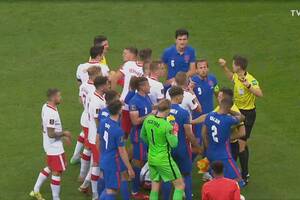 Wielka awantura po pierwszej połowie meczu Polska - Anglia. Piłkarze omal się nie pobili [WIDEO]
