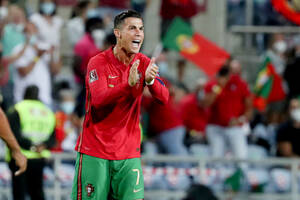 Cristiano pójdzie śladami Zlatana? Duże wzmocnienie United, ale i duże ryzyko. "Nastąpi wyraźna zmiana w grze"