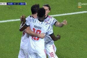 Bayern pokazał Barcelonie miejsce w szeregu! Dwa gole Lewandowskiego, pewne zwycięstwo na Camp Nou [WIDEO]
