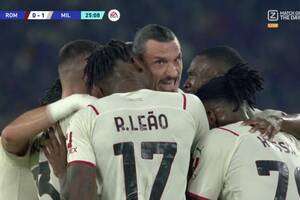 Nieśmiertelny Zlatan Ibrahimović! Bomba Szweda z rzutu wolnego, AC Milan pokonał AS Romę [WIDEO]