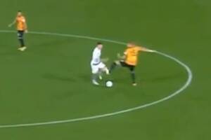 Kamil Glik wyleciał z boiska w meczu Serie B! Polski obrońca kopnął rywala [WIDEO]