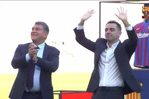FC Barcelona zaprezentowała Xaviego! Wielki entuzjazm na Camp Nou [WIDEO]