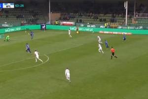 Kuriozalny gol pogrążył Wartę Poznań. Bramkarz podał piłkę rywalom, nieudany debiut nowego trenera [WIDEO]