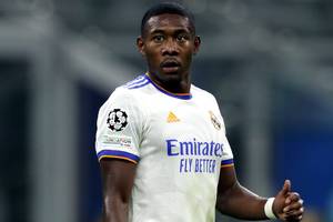 Ramos się leczy, Alaba zachwyca Madryt. Galaktyczny transfer Realu