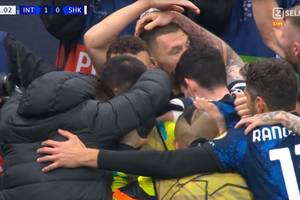 Wygrane Interu Mediolan i Ajaksu Amsterdam w Lidze Mistrzów. Dublety Dżeko i Hallera [WIDEO]