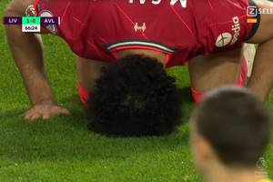 Triumf Liverpoolu, kolejne trafienie Mohameda Salaha! Błąd Mateusza Klicha na wagę porażki [WIDEO]