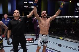 Wielkie zwycięstwo Mateusza Gamrota w UFC. Rywal musiał się poddać [WIDEO]