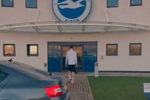 Niecodzienna akcja marketingowa Brighton. Magiczny Jakub Moder w "nowej Skodzie" [WIDEO]