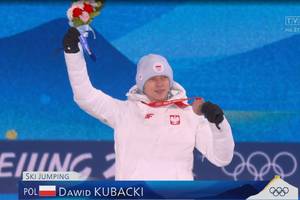 Dawid Kubacki odebrał olimpijski medal. Chwile radości polskiego skoczka