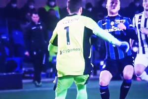 Wielki błąd Wojciecha Szczęsnego w hicie Serie A. "Bezsensowny wybieg. Jak za najgorszych czasów" [WIDEO]
