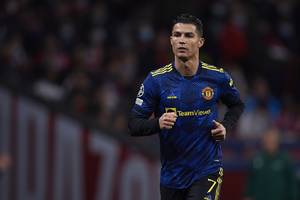 Kibice Liverpoolu i Manchesteru United z gestem wsparcia dla Cristiano Ronaldo. Jest oficjalne potwierdzenie