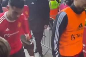 Cristiano Ronaldo nie wytrzymał po porażce. Wytrącił kibicowi telefon z rąk [WIDEO]