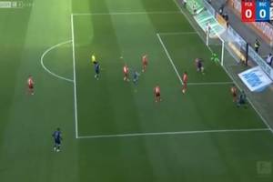 Piękny gol w Bundeslidze! Rafał Gikiewicz pokonany po strzale piętą [WIDEO]