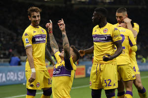 Fiorentina coraz bliżej europejskich pucharów! Ważne zwycięstwo "Violi", skromny występ Piątka