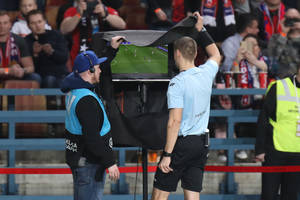 VAR przetrwał próbę czasu. "Gdzie są teraz moraliści, którzy wieszczyli koniec piłki?"