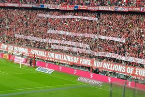Kibice Bayernu protestują przeciwko reformie Ligi Mistrzów. "Futbol jest dla fanów, nie dla miliardów euro"