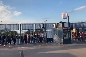 Skandal przed finałem Ligi Mistrzów! Kibice bez biletów wdarli się na stadion [WIDEO]