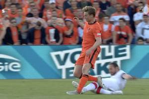Frenkie de Jong narzeka na sędziego po meczu z Polską. "To powinna być czerwona kartka"