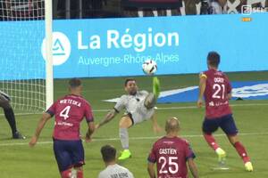 Magiczny gol Messiego i show Neymara. Mateusz Wieteska nie zatrzymał gwiazd PSG [WIDEO]