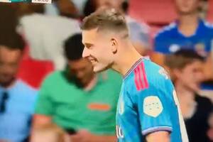 Sebastian Szymański bohaterem Feyenoordu! Cudowny gol i asysta Polaka w szalonym meczu, od 0:2 do 4:3 [WIDEO]