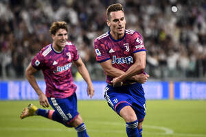 Juventus chucha i dmucha na Arkadiusza Milika. Występ napastnika przeciwko Milanowi pod znakiem zapytania