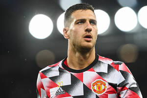 Trudne negocjacje Diogo Dalota i Manchesteru United. FC Barcelona chce wykorzystać sytuację