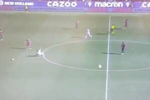 Kuriozalne sceny w meczu Serie A. Kontuzja w trzeciej sekundzie meczu, konieczna była zmiana [WIDEO]