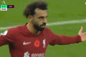 Koszmarny błąd obrońcy pogrążył Tottenham. Dublet Salaha, Liverpool lepszy w hicie Premier League [WIDEO]