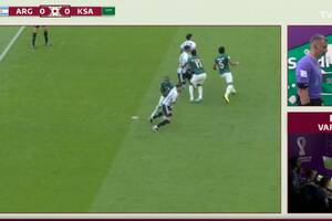 "VAR nie miał prawa interweniować". Kontrowersje po rzucie karnym dla Argentyny i golu Leo Messiego [WIDEO]