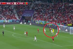 "Wyszedł na grzyby". Beznadziejne zachowanie bramkarza Portugalii przy golu dla Maroka! [WIDEO]