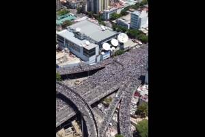Niesamowite sceny na ulicach Buenos Aires. Cztery miliony ludzi fetuje reprezentację Argentyny [WIDEO]