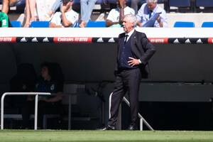 "Jest wielkim pomocnikiem". Carlo Ancelotti pochwalił piłkarza łączonego z Realem Madryt