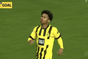 Borussia wygrała ważny mecz i goni Bayern. Reprezentant Niemiec wreszcie przełamał się w Bundeslidze [WIDEO]