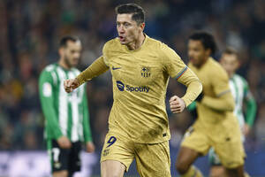 Składy na mecz FC Barcelona - Sevilla. Lewandowski i spółka chcą odskoczyć Realowi Madryt
