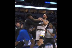 Bijatyka w meczu NBA! Na parkiecie wybuchła gigantyczna awantura [WIDEO]