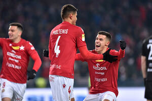 Udany powrót Wisły Kraków w Fortuna 1 Lidze. "Biała Gwiazda" wygrała z Resovią i goni czołówkę