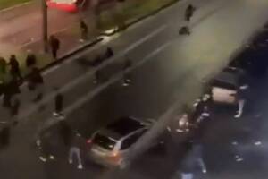 Skandal w Neapolu przed meczem Ligi Mistrzów. Kibice zaatakowali fanów Eintrachtu [WIDEO]