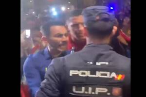 Skandal w Madrycie, piłkarze pobili się z policją! Kapitan reprezentacji aresztowany [WIDEO]
