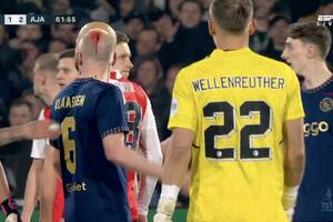 Zadyma w holenderskim hicie! Piłkarz Ajaksu raniony przez wandali, polała się krew [AKTUALIZACJA]