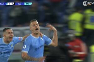 Lazio coraz bliżej awansu do Ligi Mistrzów. Ekipa Sarriego lepsza od Juventusu, Szczęsny był bezradny [WIDEO]