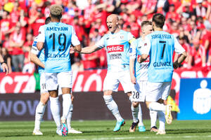 Ambitna pogoń nie wystarczyła Widzewowi. Pięć goli w Łodzi, Piast wciąż nie do zatrzymania [WIDEO]