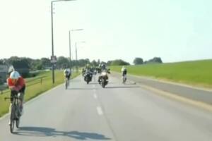 Tragiczny wypadek podczas Ironmana. Motocyklista wiozący kamerzystę zderzył się z zawodnikiem [WIDEO]