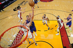 Denver Nuggets o krok od mistrzostwa NBA! Sytuacja Miami Heat jest krytyczna [WIDEO]